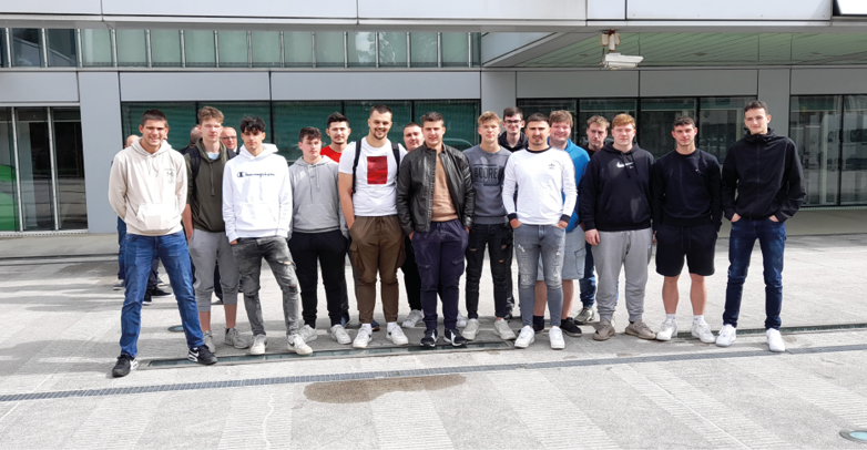 Vajeništvo, kot ga vidijošole: realnost, izzivi in uspehi